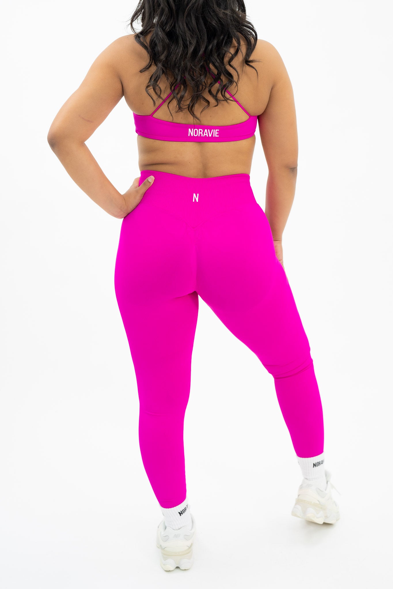 Worth Protecting™ Crossover Seamless Leggings - Noravie